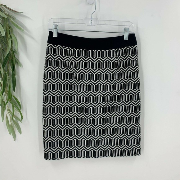 Banana Republic Geo Pencil Straight Skirt Size 0 - Picture 2 of 12